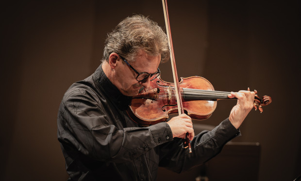 zdjęcie koncertmistrza NOSPR Piotra Tarcholika